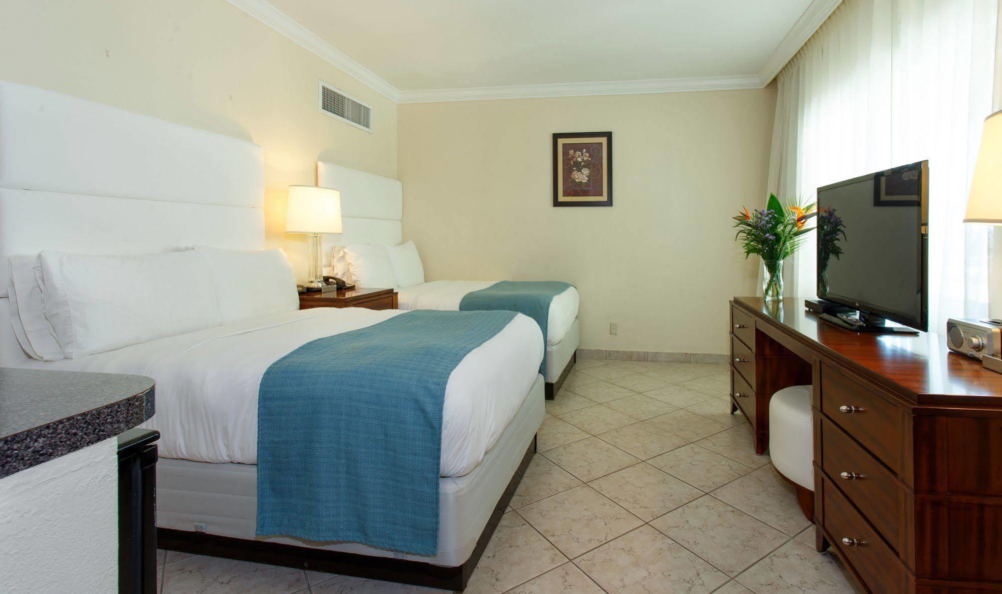 The Sea Lord Hotel & Suites (Adults Only) Lauderdale-by-the-Sea Exterior photo